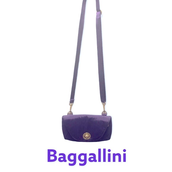 Baggallini Handbags - 💜Baggallini crossbody/belt-purse